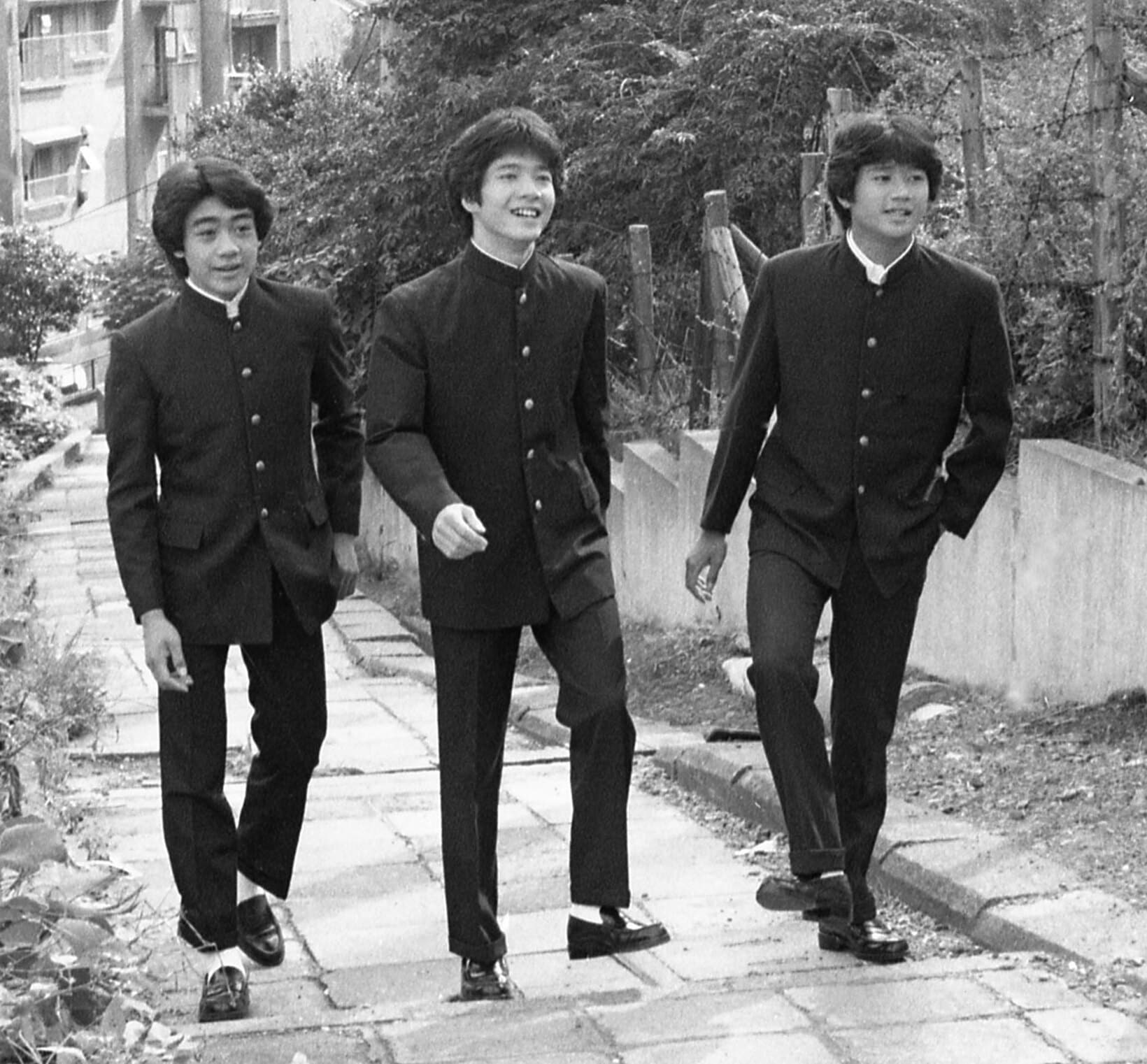 「たのきんトリオ」の野村義男(左)、田原俊彦(中)、近藤真彦（1980年）