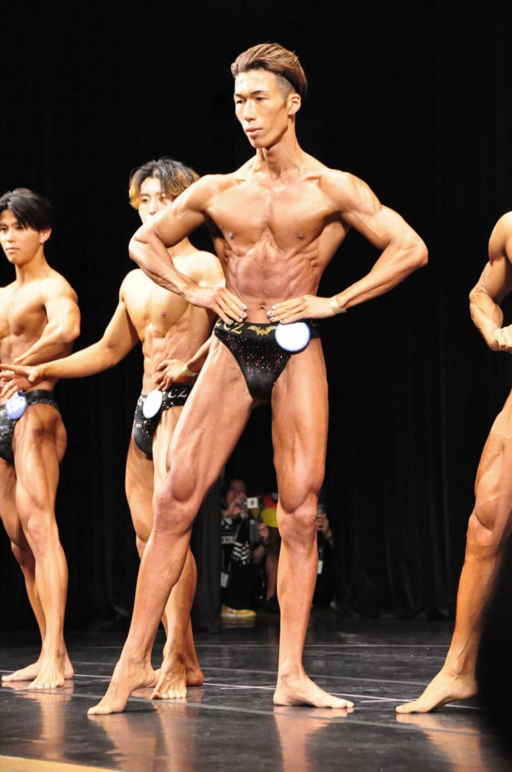 ポーズを決める石黒良