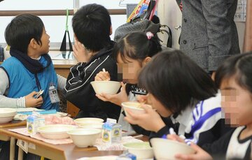  学校給食の風景