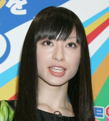 美白に定評のある栗山千明（東スポWeb）