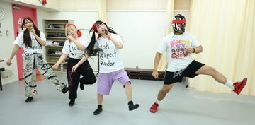 左から、古沢稀杏、梨杏、伊藤麻希、エル・デスペラード（新日本プロレス）