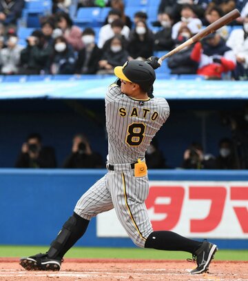 オープン戦１号弾を放った佐藤輝明