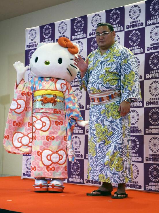 豊昇龍とハローキティ