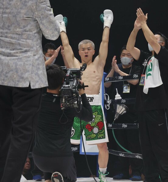 試合後に元気玉のポーズを見せた那須川天心