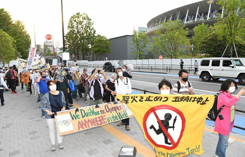  国立競技場周辺で大規模な抗議デモが展開された
