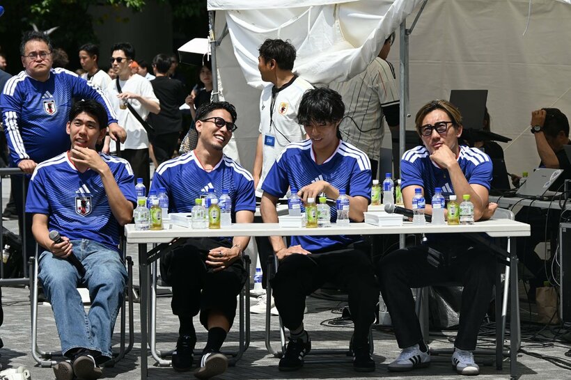 「LISEM」の（左から）りく（三男）、しょうへい（長男）、しげ、たか