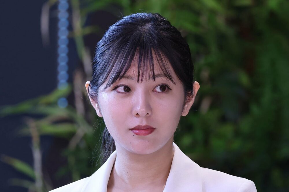 宝来茜アナウンサー役を演じた白戸ゆめの