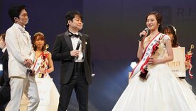  手前左からＮＯＮ ＳＴＹＬＥ(石田明、井上裕介)、神谷明采さん