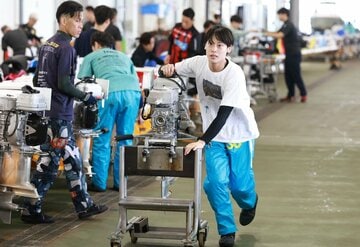 前検日はピット内を奔走した石本裕武