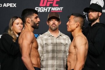計量をクリアした堀口恭司とアミル・アルバジ（左）(c) Zuffa LLC/UFC