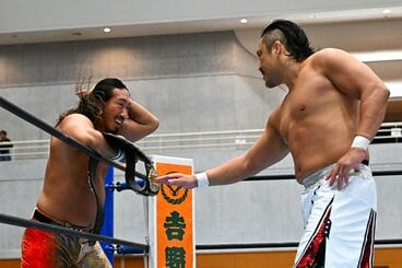試合後、辻陽太(左)とにらみ合った後藤洋央紀