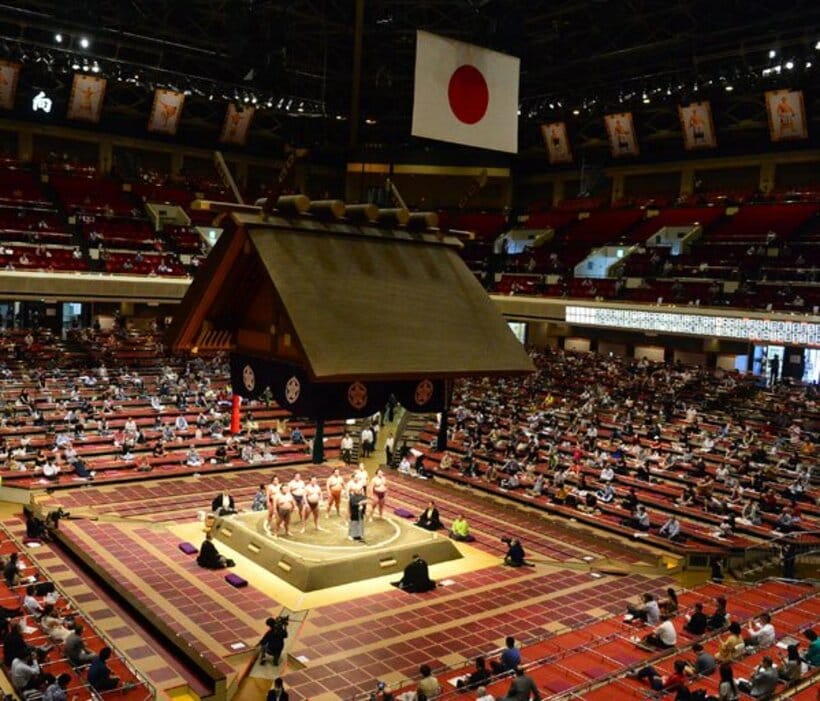  観客は上限約２５００人とされたが、初日は“満員”とはならなかった