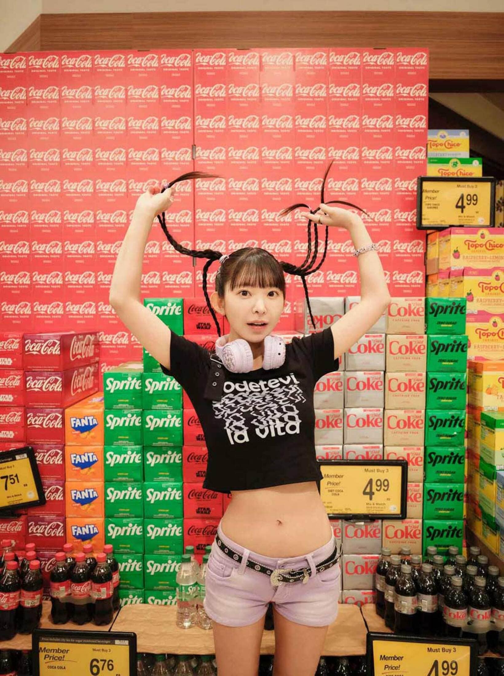 生誕３０周年記念写真集では愛らしくもセクシーな姿を披露（C）長澤茉里奈写真集「ＭＡＲＩＮＥＲＳ」