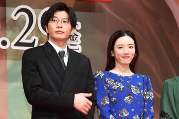 渦中の永野芽郁(右)と田中圭
