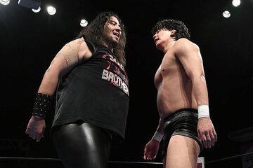安齊勇馬(右)と意地の張り合いを見せた斉藤レイ