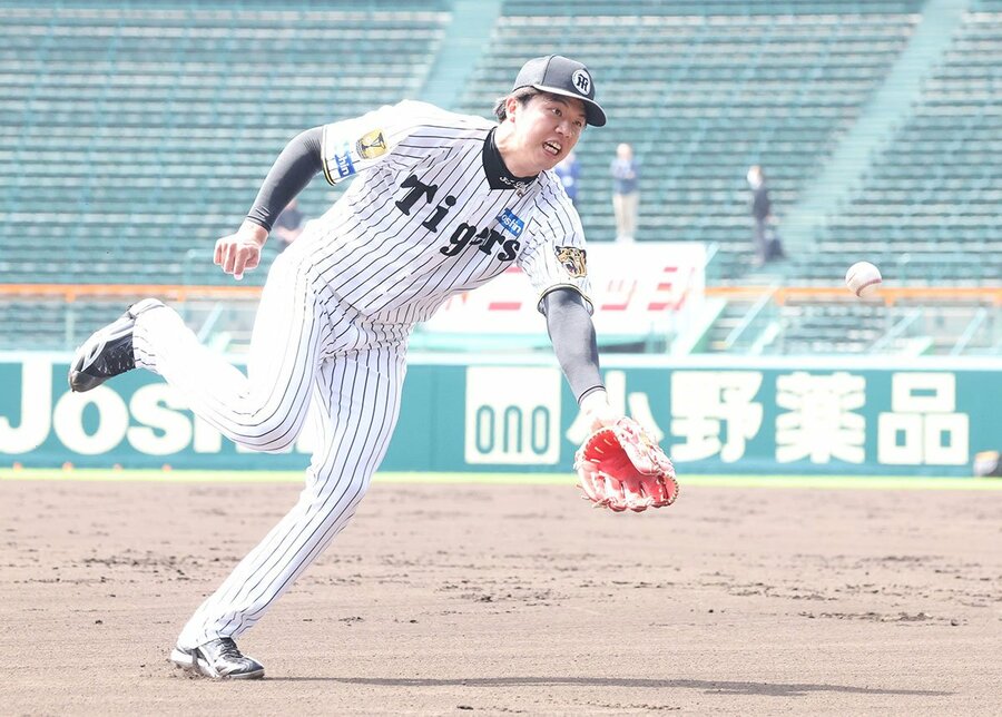 指名練習で守備練習も行った阪神・才木浩人