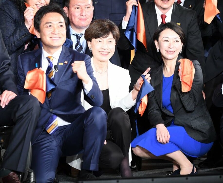  党大会を開いた国民民主党（左から玉木代表、円より子氏、山尾志桜里氏）