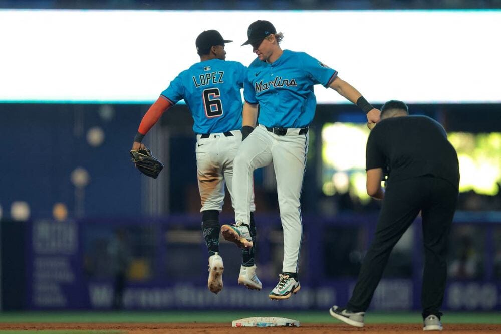 3連勝を飾ったマーリンズのロペスとストワーズはウッキウキだ(ロイター=IMAGN IMAGES)