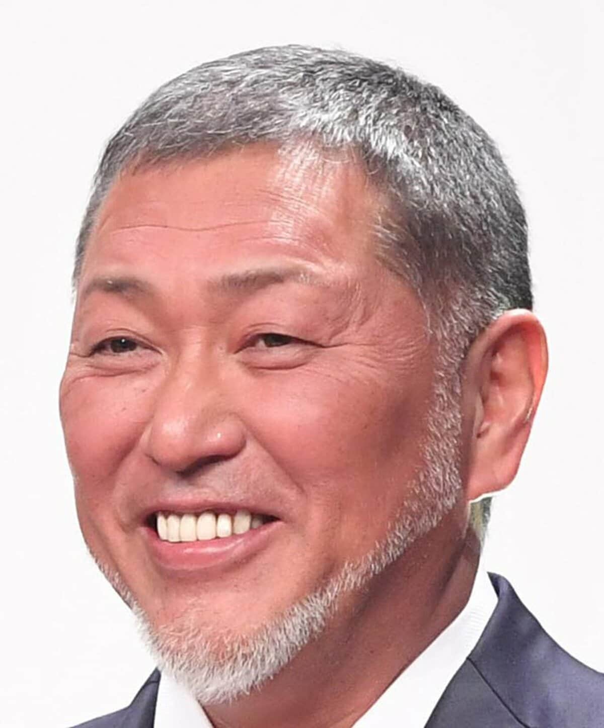 清原和博氏 故郷・大阪で最愛の母・弘子さんの仏壇を礼拝＆2ショット