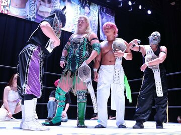 試合後、王者組(右側)に挑戦要求を行ったイルシオン