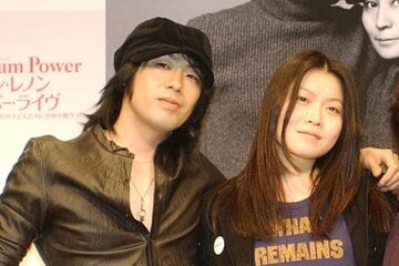 「LOVE　PSYCHEDELICO」のNAOKI㊧とKUMI