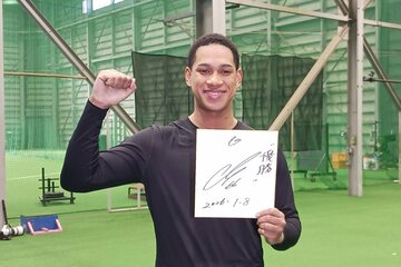 自主トレを行った日本ハム・万波中正