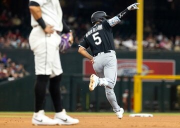 ４戦連発！９号アーチを放った村上宗隆（ロイター）