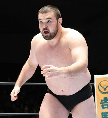 黒パンツ一丁で戦うウルフアロン