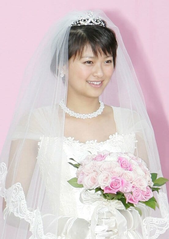 美しすぎる榮倉のウエディングショット