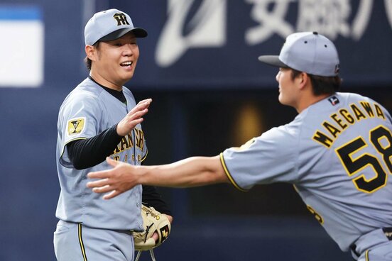 敗れたものの、試合はつくった阪神・西勇輝(左)