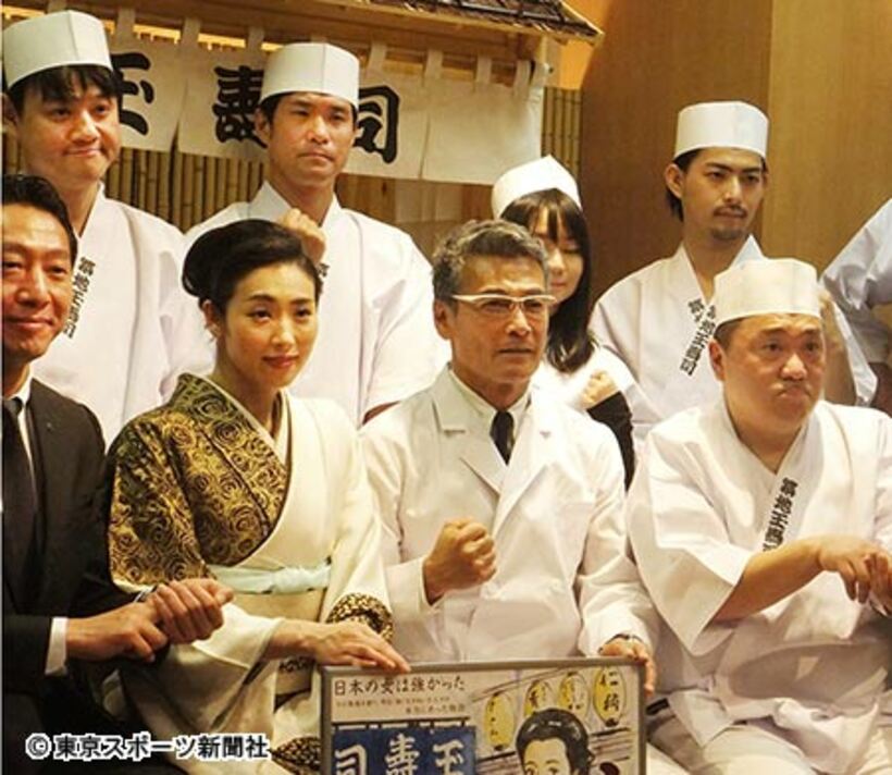  “しくじりスター”？が共演。後列左から大島、若井、前列左から２人目が鳳恵弥、右端が山本圭壱