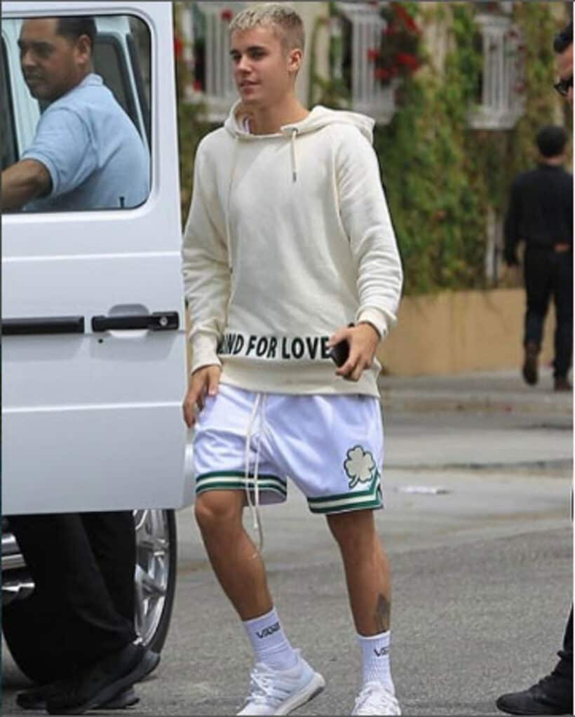 パンツを洗濯するビーバー（インスタグラムから＝@justinbieber）