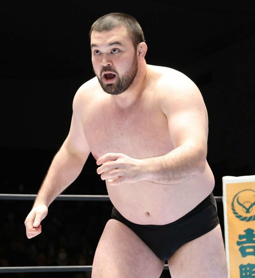 黒パンツ一丁で戦うウルフアロン