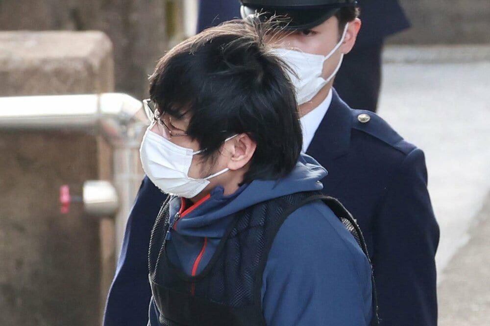 山上被告の髪は伸びっぱなしという(2023年1月当時)