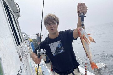 釣りに興じた青柳優馬