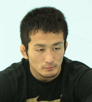 元夫の秋本啓之