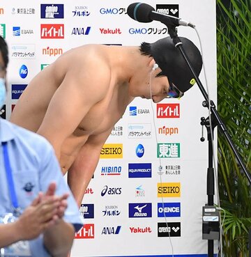  勝利者インタビューで頭を下げた瀬戸