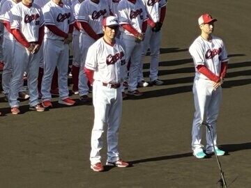 ４年目のキャンプ初日を迎えた新井貴浩監督