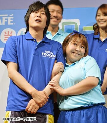 イベントで共演するやしろ優（右）と野村辰二（２０１４年６月）