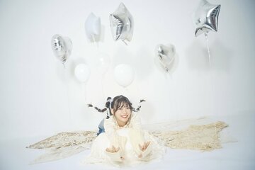 特別写真展を開催する真楪伶（撮影・飯田エリカ）