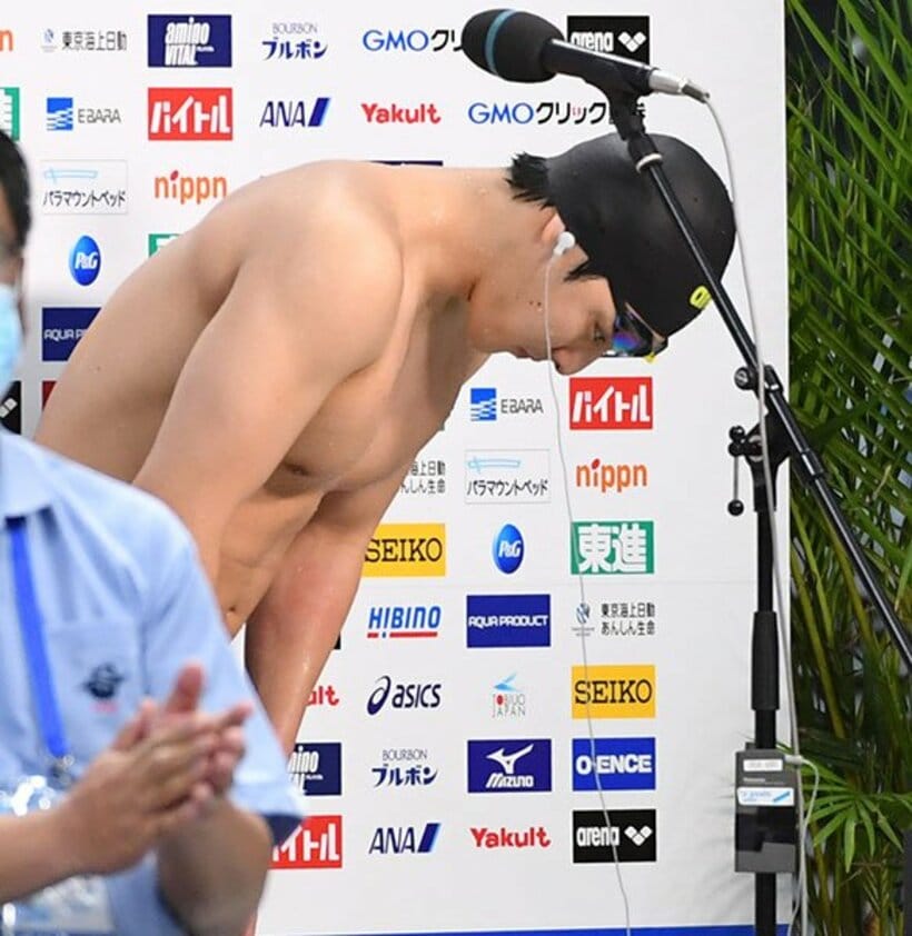  勝利者インタビューで頭を下げた瀬戸