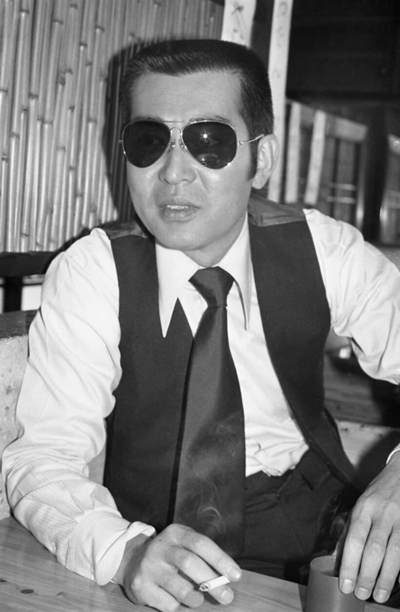  レイバンのサングラスは渡さんの〝トレードマーク〟だった
