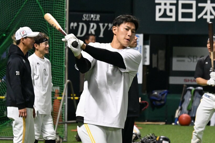 全体練習に再合流したソフトバンク・柳田