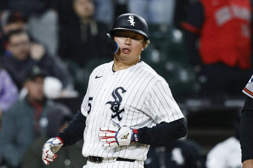 相手からマークされる村上（ロイター）