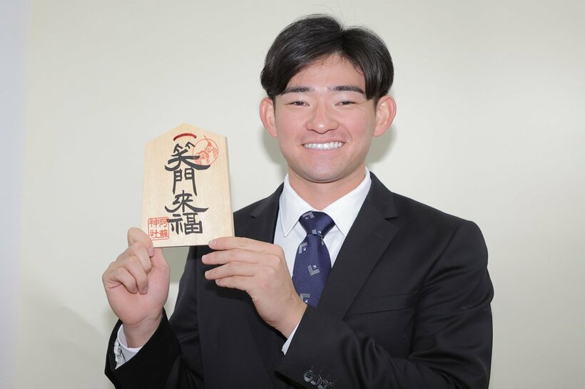 入寮した萩尾匡也(球団提供)