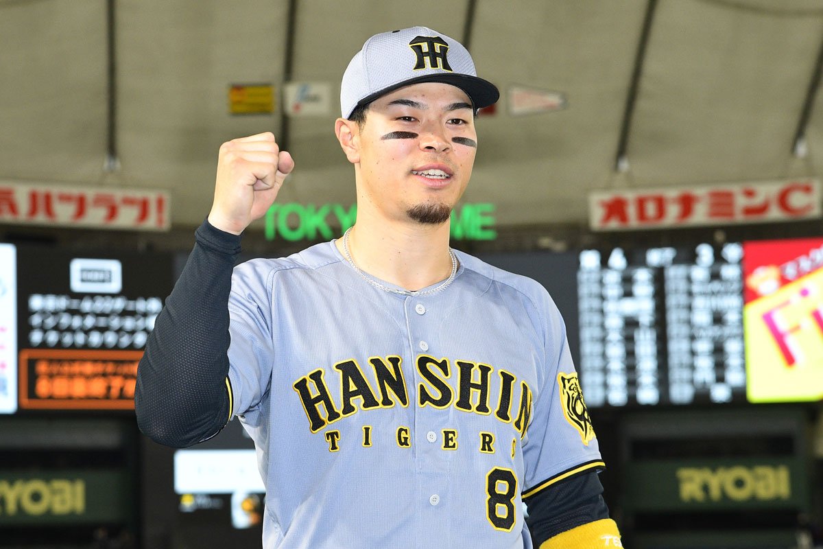 阪神】佐藤輝明が〝覚醒〟の2ホーマー スタンドの〝輝コール〟に一礼 