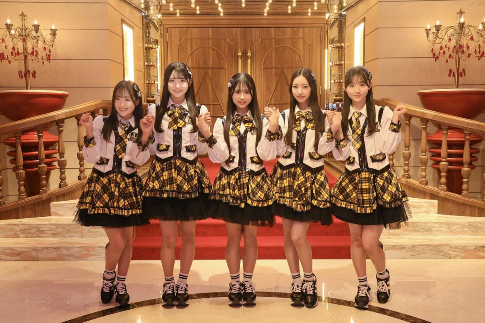 ＡＫＢ４８の２１期研究生が「手をつなぎながら」公演で劇場公演デビューした（Ｃ）ＡＫＢ４８