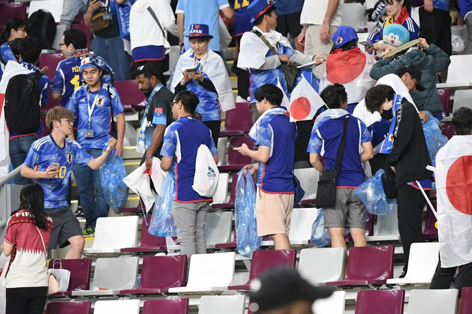 過去にもゴミ拾いが話題となった（写真は２０２２年）