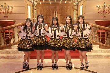 ＡＫＢ４８の２１期研究生が「手をつなぎながら」公演で劇場公演デビューした（Ｃ）ＡＫＢ４８