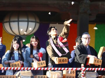 全力で豆をまいた松谷鷹也